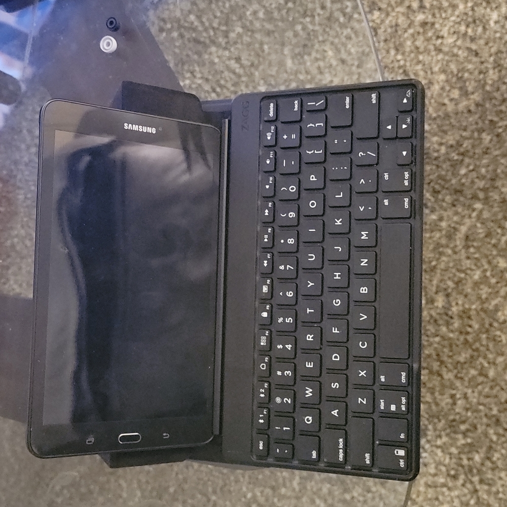 Zagg keyboard for reg sized i pads. Back Lit keys